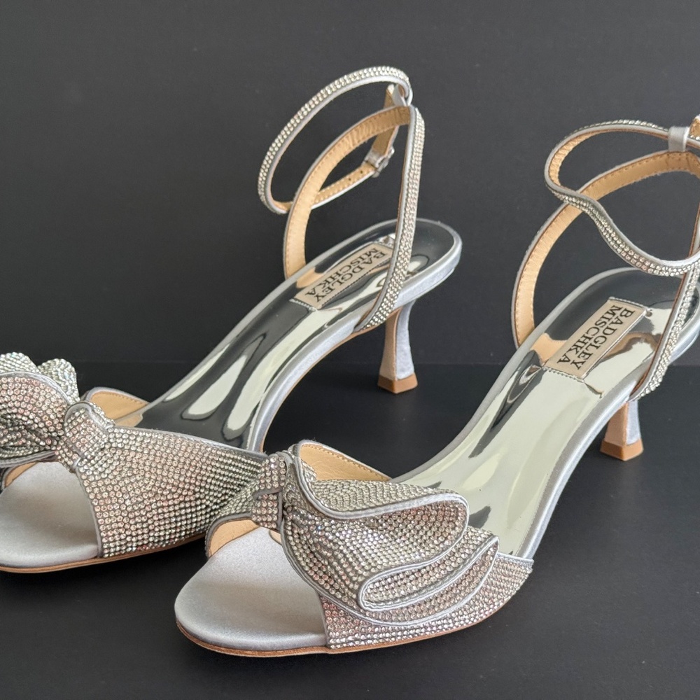 Badgley Mischka Women's Silver Remi Kitten Evening Heel‎ Sandals, NEW pick size - Picture 2 of 15